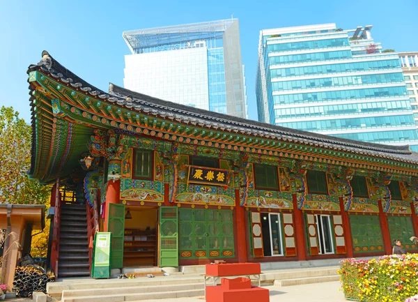 Traditionelle und moderne Architektur in seoul, Südkorea — Stockfoto