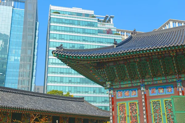 Traditionelle und moderne Architektur in seoul, Südkorea — Stockfoto