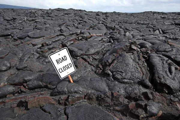 Flusso di lava chiude la strada — Foto Stock