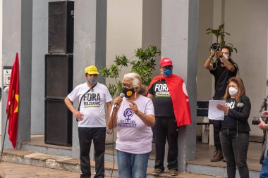 Santa Maria, RS, Brezilya. 02/10/2021. Anti-faşist politik gösteriler ve Bolsonaro hükümetine karşı. Anti-faşist ve anti-bolsonist eylemler. Brezilya 'da görevden alma hareketi.