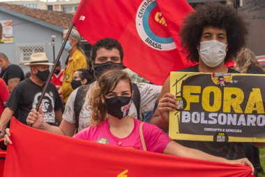 Santa Maria, RS, Brezilya. 10 Şubat 2021. Brezilya gençliği Jair Bolsonaro hükümetine karşı gösteri yapıyor. Antifaşist ve soykırım karşıtı hareketler. Brezilya 'da görevden alma hareketi.