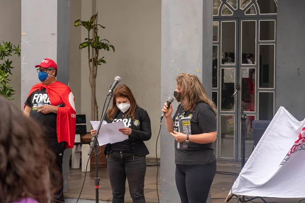 Santa Maria, RS, Brezilya. 02/10/2021. Anti-faşist politik gösteriler ve Bolsonaro hükümetine karşı. Anti-faşist ve anti-bolsonist eylemler. Brezilya 'da görevden alma hareketi.
