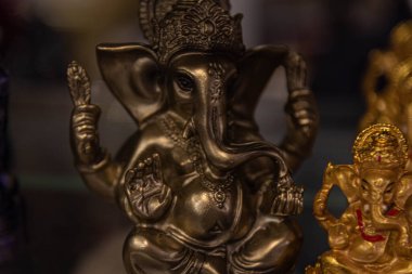 Budizm ve Hindu Dini. Dini dekorasyon. Hinduizm ve Budizm. Meditasyon için makaleler. İç huzuru. Doğulu görüntüler ve el sanatları. Budist dini.