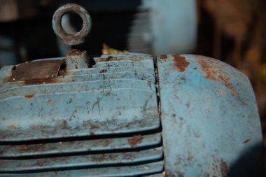 Elektronik ekipman ve bileşenler. Elektrik motorları ve kapasitörler. Elektronik kontrol paneli. Elektrikli motorların çalışması için malzeme. Komuta Merkezi. Elektrik ekipmanları.