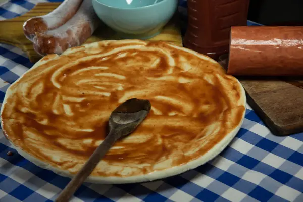 Pizza Caseira Com Queijo Molho Tomate Comida Típica Italiana Cozinhar — Fotografia de Stock