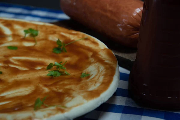 Házi Készítésű Pizza Sajttal Paradicsomszósszal Tipikus Olasz Kaja Házi Főzés — Stock Fotó