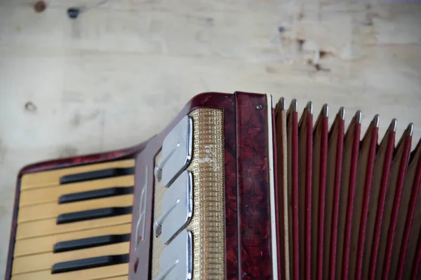 Vecchia Fisarmonica Rossa Strumento Musicale Fiato Vecchia Concertina Strumento Musicale — Foto Stock