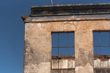 20. yüzyılın başlarından kalma antik mimari. Eklektik tarzda terk edilmiş bir köşk. Terk edilmiş ve eski mimari. 20. yüzyılın başlarına ait binalar..