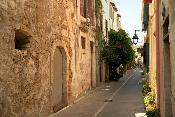 De oude straat in rethimno. Kreta. Griekenland — Stockfoto