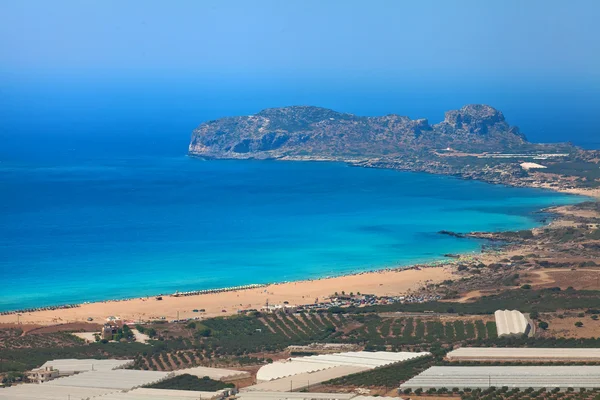 Widok na zatokę z ogromna plaża morze. Grecja. Kreta — Zdjęcie stockowe