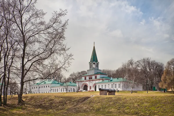 Het museum-reserve-kolomenskoye. voorste poort van de tsaar voorhof — Stockfoto