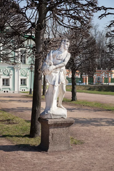 Statyer i parken franska. kuskovo estate. Moskva. Ryssland — Stockfoto