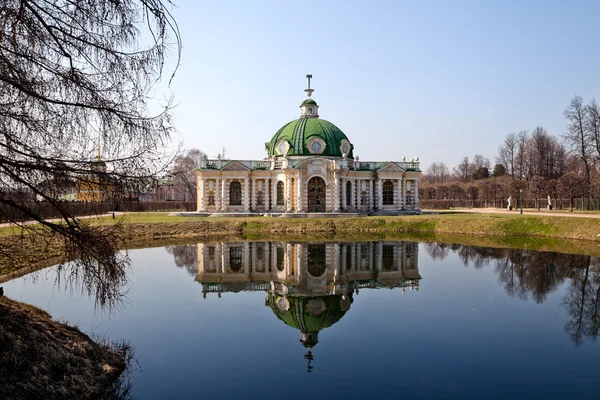 Grota. kuskovo nieruchomości. Moskwa. Rosja — Zdjęcie stockowe