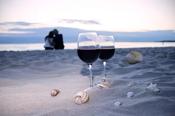 Noche romántica con copa de vino — Foto de Stock