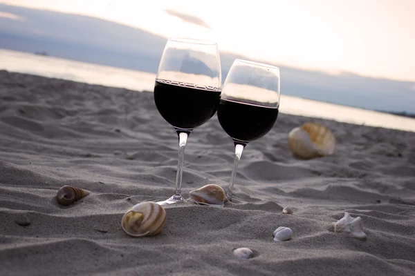 Ρομαντικό βράδυ με το ποτήρι κρασί — Φωτογραφία Αρχείου