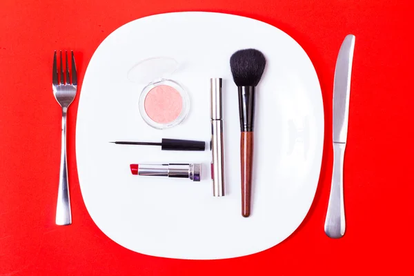 Makeup accessories on plate — Stock Photo, Image