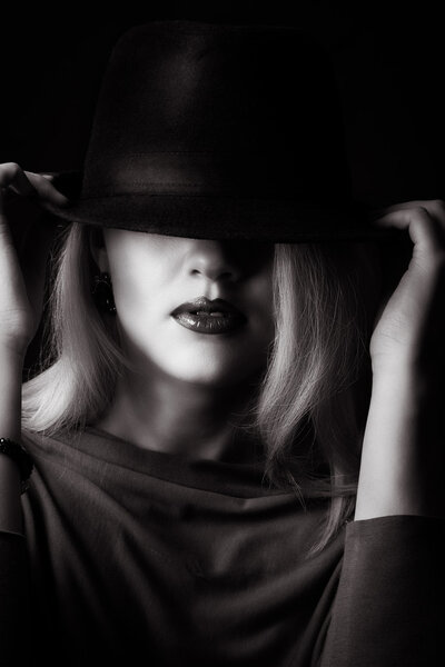Black and white portrait of blonde girl wearing hat