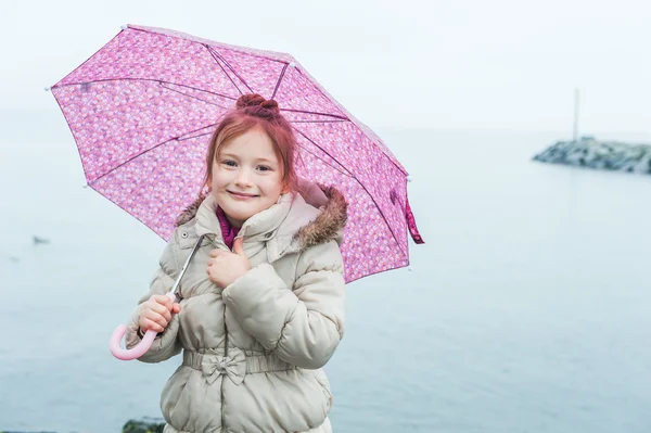 Cute little girl with pink umbrella — Stock Photo, Image
