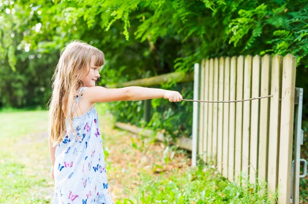 Summer portrait of a pretty little girl — Stock Photo, Image