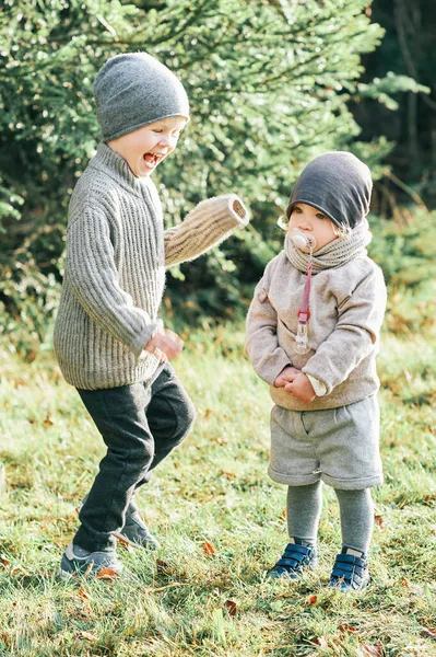 Outdoor Portrait Little Preschool Brother Trying Cheer Shy Toddler Sister — Stock Photo, Image