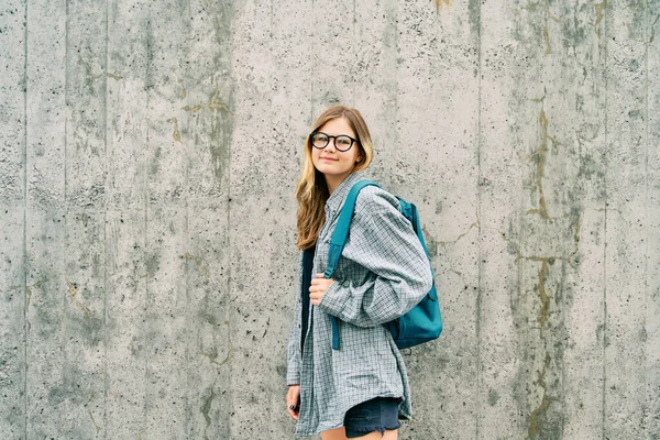 Outdoor Portrait Young Teenage Kid Girl Wearing Glasses Backpack Posing — Stock Photo, Image