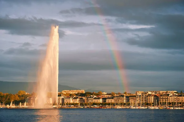 Stadslandskap Genève Centrum Och Sjö Schweiz Ljus Regnbåge Över Berömda — Stockfoto