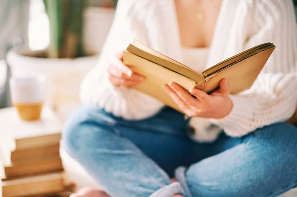 Close Image Old Vintage Book Reading Young Girl — Stock Photo, Image