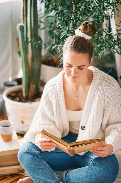 Indoor Portrait Pretty Young Girl Relaxing Home Books Female Model — Stock Photo, Image