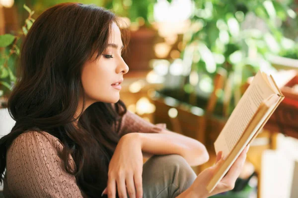 Portrait Young Woman Reading Book Balcony — Stock Photo, Image