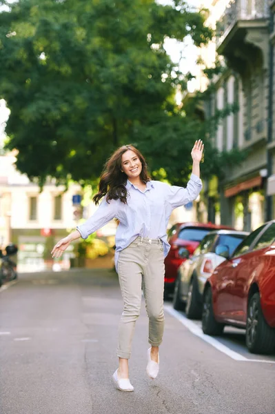 Retrato Moda Una Hermosa Mujer Joven Con Camisa Azul Posando — Foto de Stock