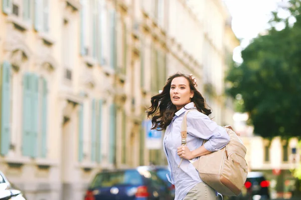 Outdoor Portrait Beautiful Young Woman Walking Street Wearing Backpack City — Stock Photo, Image