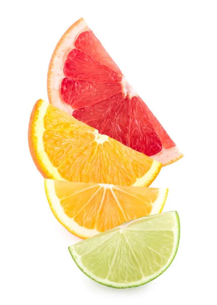 カラフルな柑橘類のスライス — ストック写真
