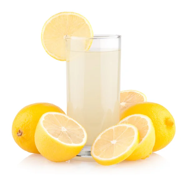 Succo di limone con limoni — Foto Stock