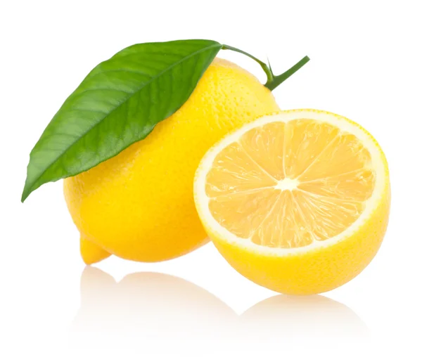 Лимон с половиной — стоковое фото