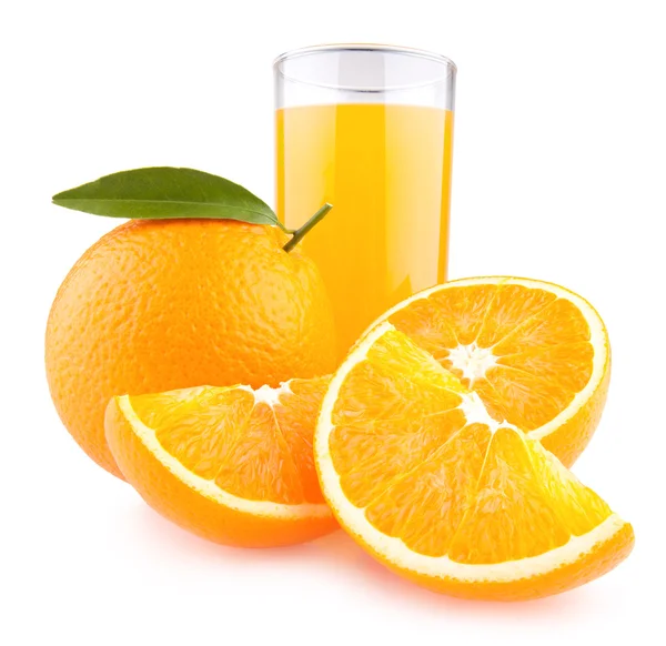 Apelsinjuice med apelsiner — Stockfoto