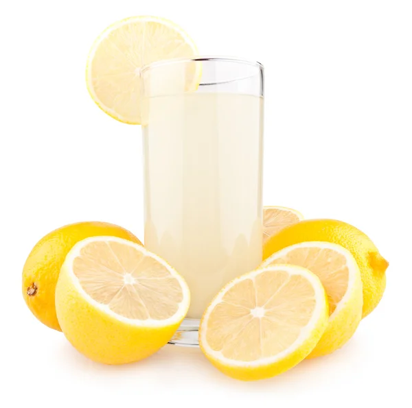 Succo di limone con limoni — Foto Stock