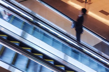 Asansörde alışveriş merkezleri