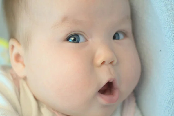 Surprised baby — Stock Photo, Image