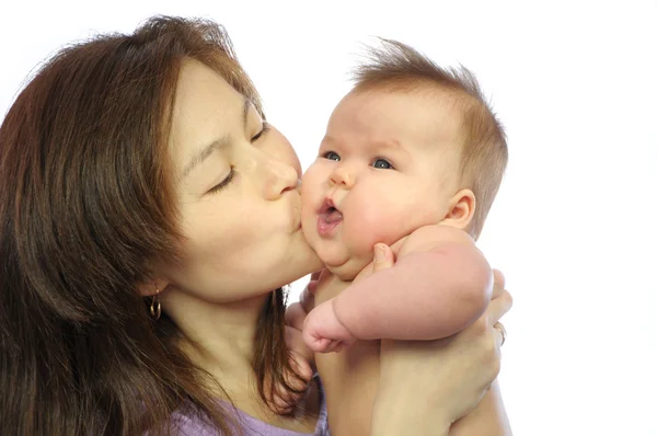 Madre besando bebé recién nacido —  Fotos de Stock