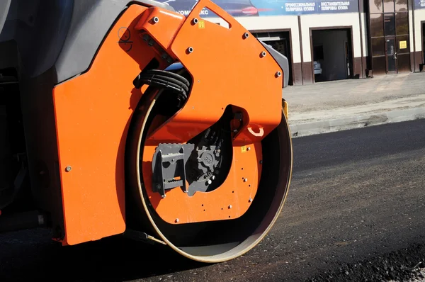 Narancssárga gördülő gép kerék — Stock Fotó