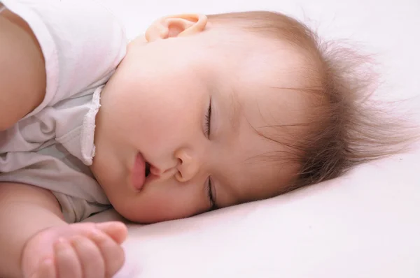 Retrato del bebé recién nacido durmiendo —  Fotos de Stock