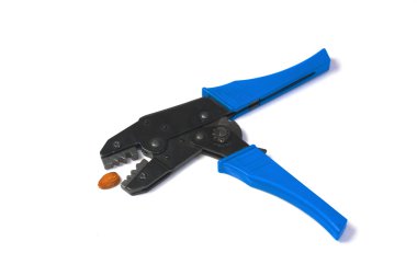 kablo crimper pense aracıyla badem