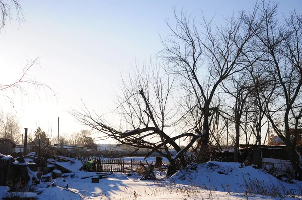 Winter dorp bij zonsondergang — Stockfoto