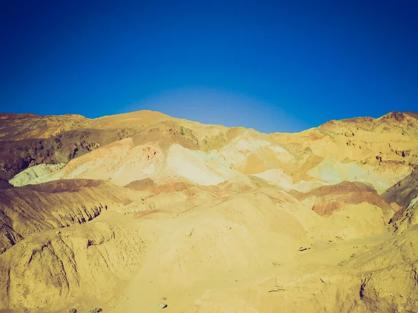 Retro-look kunstenaars rijden in death valley — Stockfoto