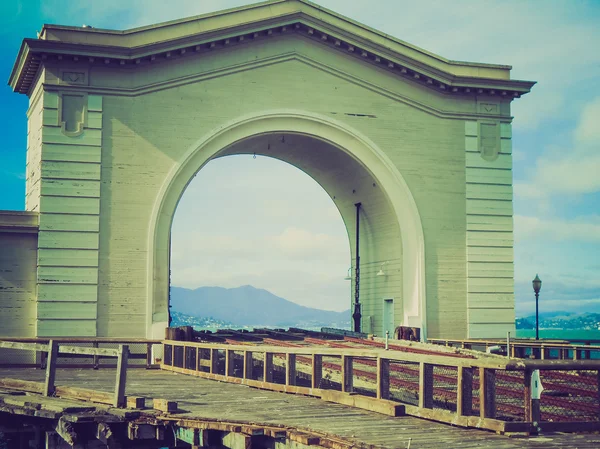 Retro-look The Ferry Arch — Stockfoto