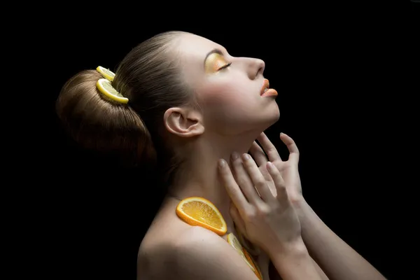 Mulher com frutas — Fotografia de Stock