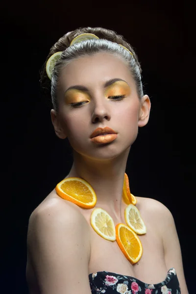 Mujer con frutas — Foto de Stock