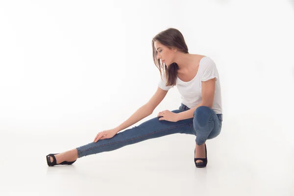 Mujer joven con ropa casual — Foto de Stock