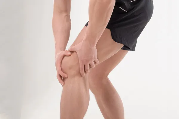 Joven deportista sintiendo dolor — Foto de Stock