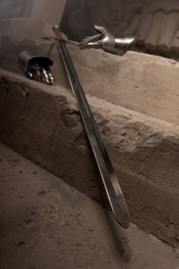 metal eldiven ve kılıç zırh